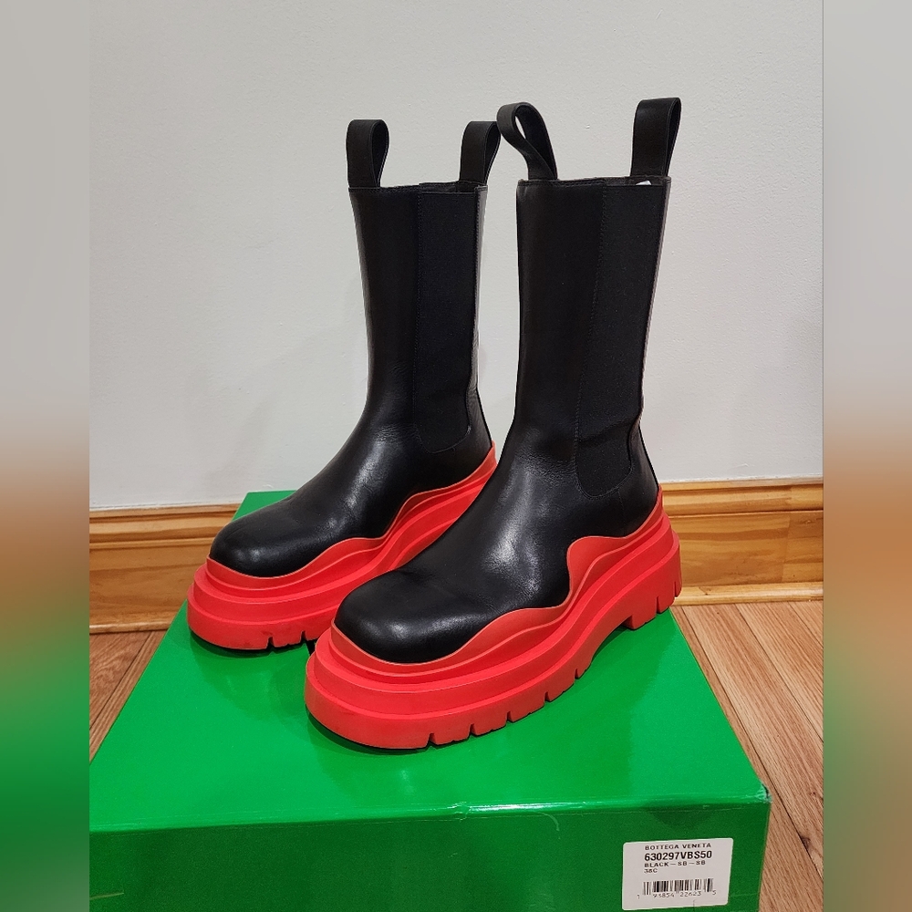 Bottega Veneta Stylish Military Black and Red Women's TIRE Boots